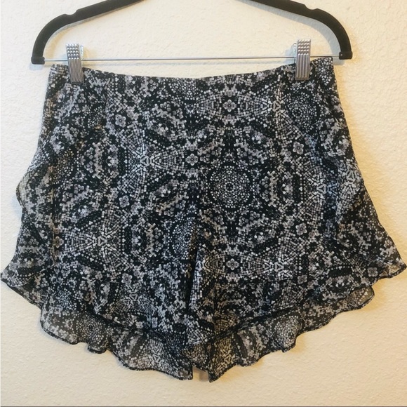 Bcbgeneration printed ruffled shorts - Picture 2 of 9